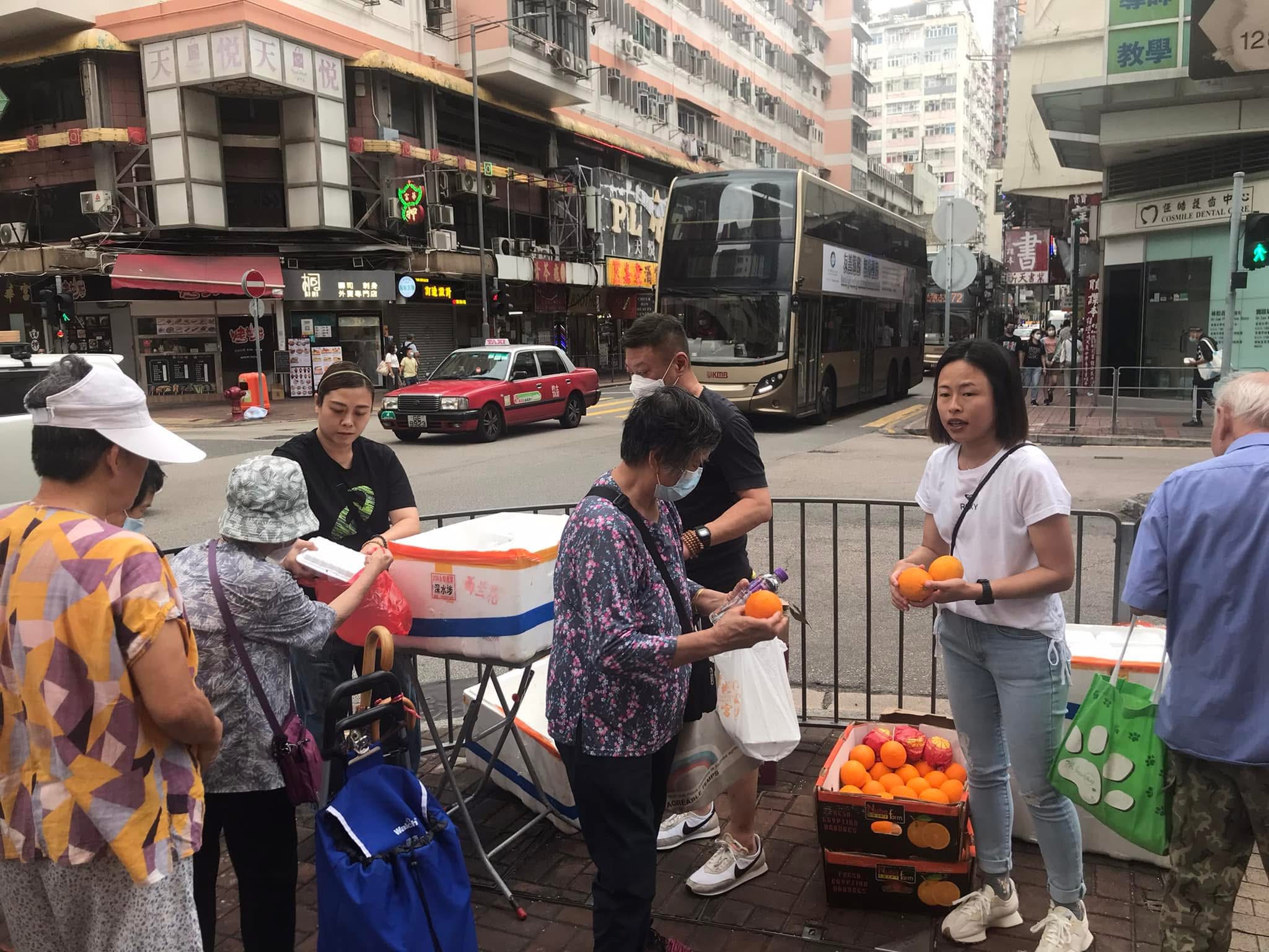 中華愛心慈善基金定期在香港青山道組織公益派飯 - 微信图片_20260902154024_950_14.jpg