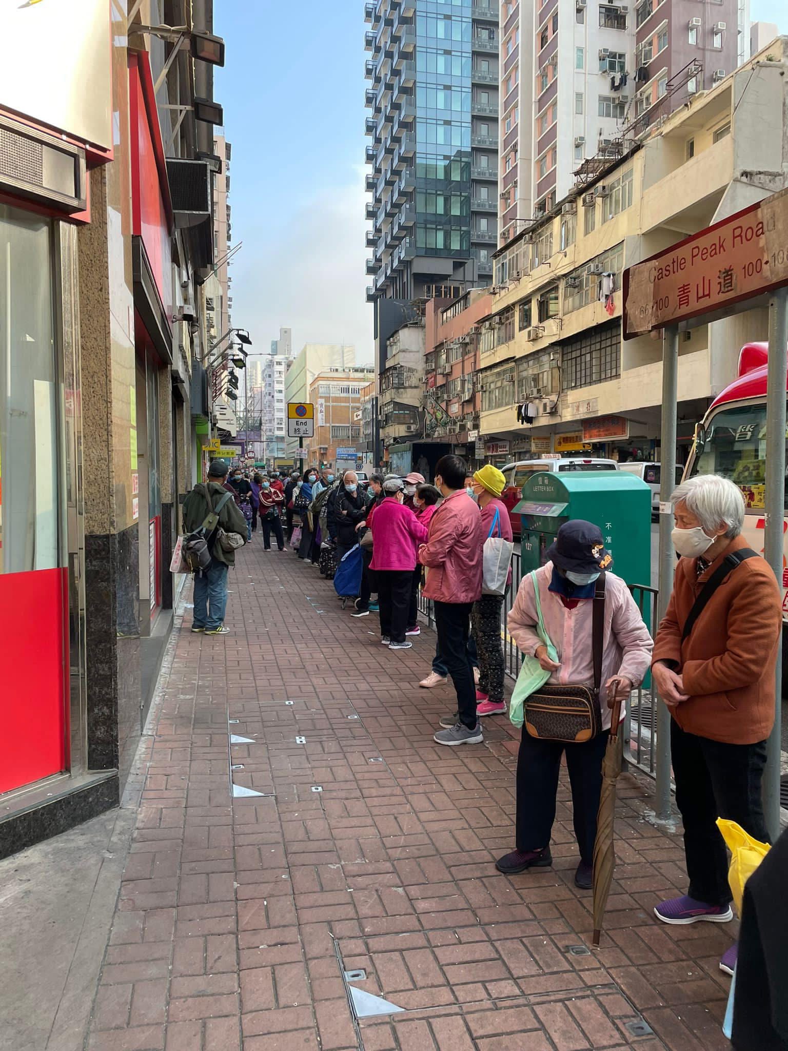 中華愛心慈善基金定期在香港青山道組織公益派飯 - 微信图片_20260902154023_948_14.jpg